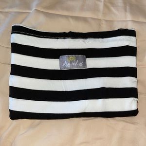 ITZY RITZY Nursing cover NEW.Mom Boss 4-in-1 Striped. New never used.